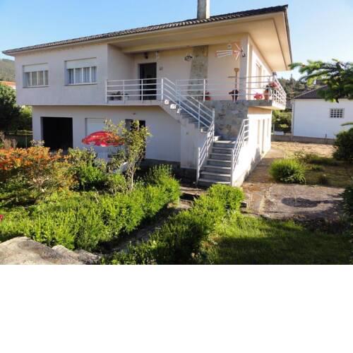 Casa con jardín, barbacoa.. Al lado de la playa