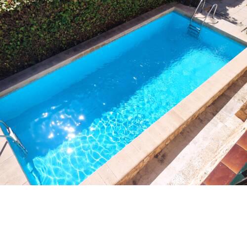 Casa con jardin i piscina