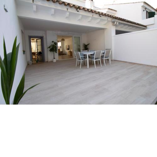 Casa con jardín privado a 300 metros de la playa, piscina