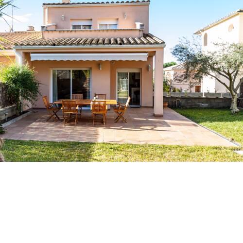 CASA CON JARDIN-WIFI FREE