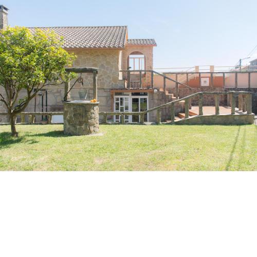 Casa con jardín y gran terraza con vistas al mar