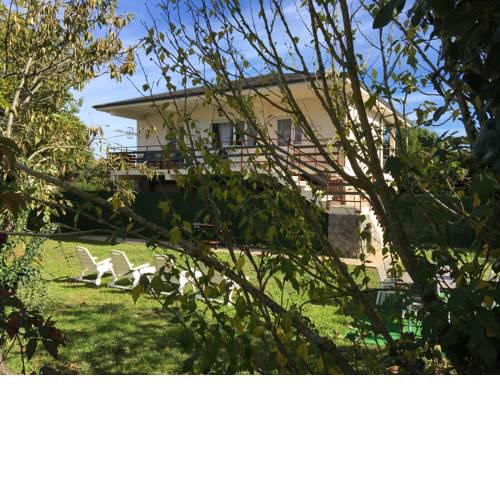 Casa con Jardín