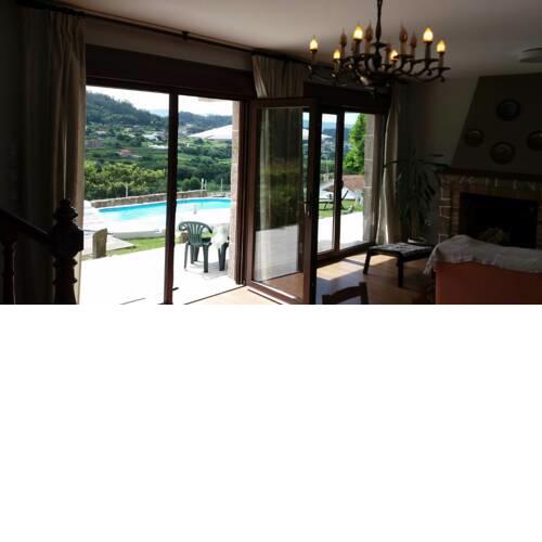 CASA CON PISCINA EN SANXENXO P-0001