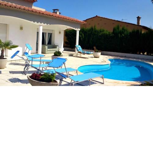 Casa con piscina privada al lado de la playa. Oral