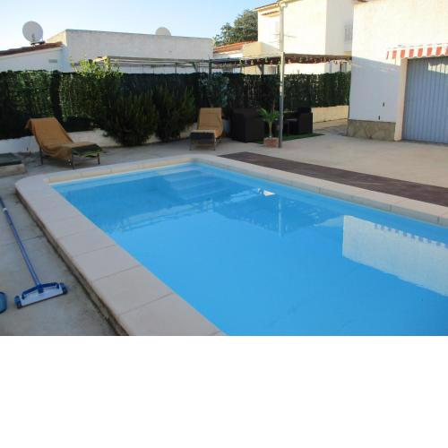 Casa con piscina privada en barrio tranquilo