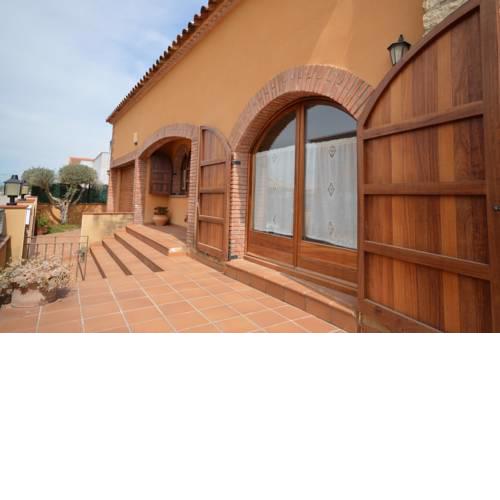 Casa con piscina y jardin 2km del mar.Teixidor