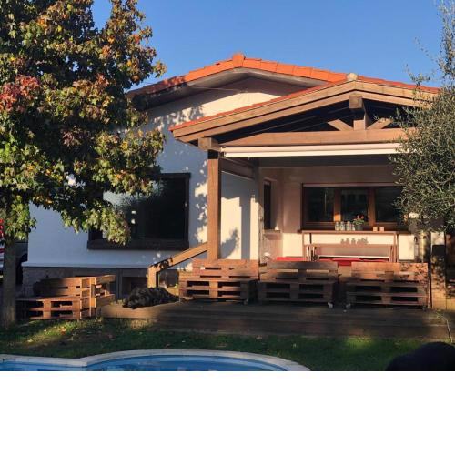 Casa con piscina y jardín en Oleiros
