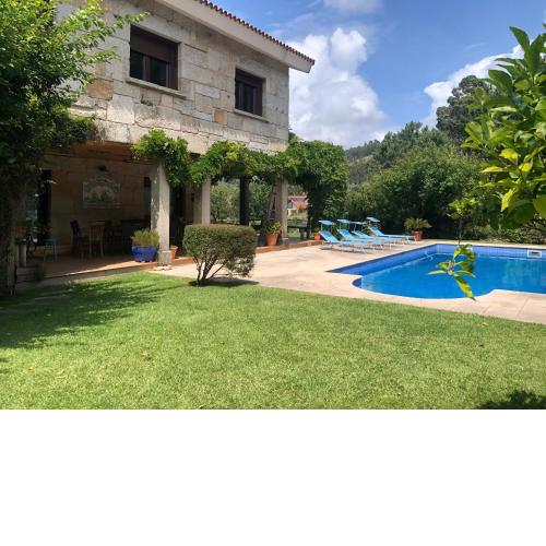 Casa con piscina y vistas al mar en Baiona