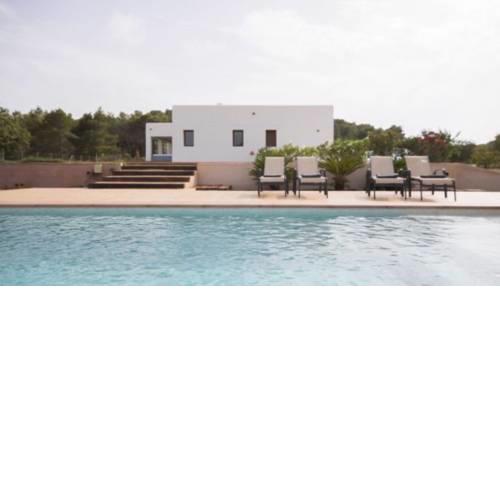 Casa De 300m2 Y 4 Habitaciones Y Piscina Privada!