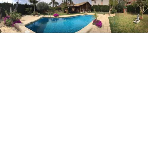Casa de madera con piscina privada