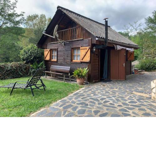 Casa de madera en plena naturaleza
