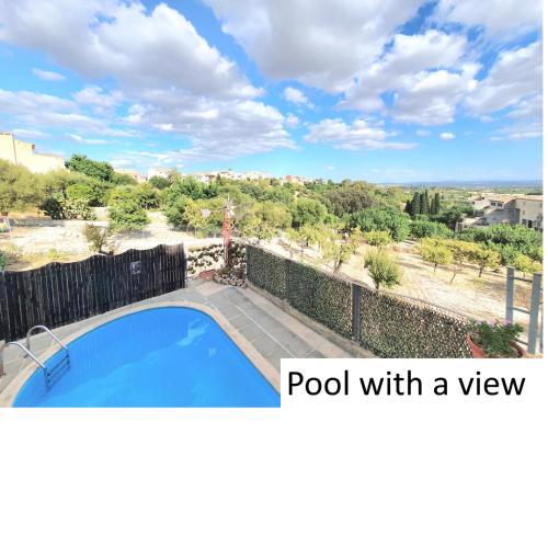 Casa de pueblo con mucho espacio piscina y espectaculares vistas