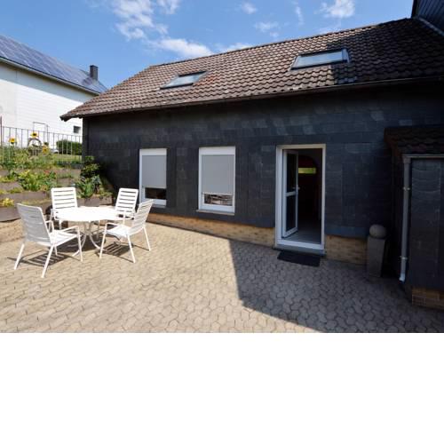Cozy Holiday Home with Fenced Terrace in Mastershausen