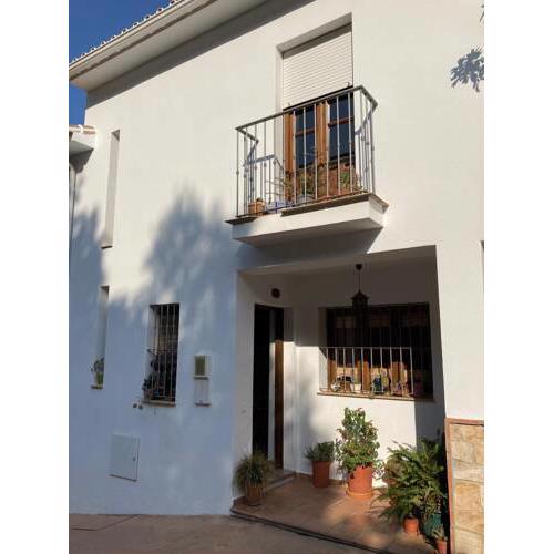 Casa en el interior de Málaga, casarabonela junto a la piscina municipal