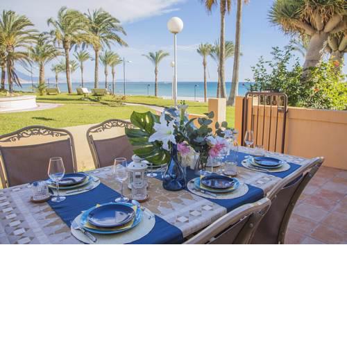 Casa en la playa con vistas al mar