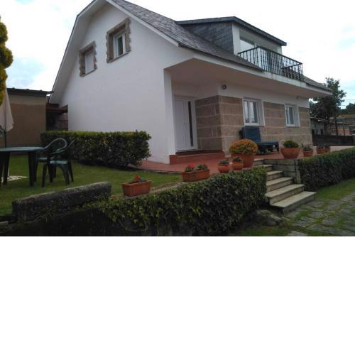 Casa en O Grove con jardín y vistas a la ría.