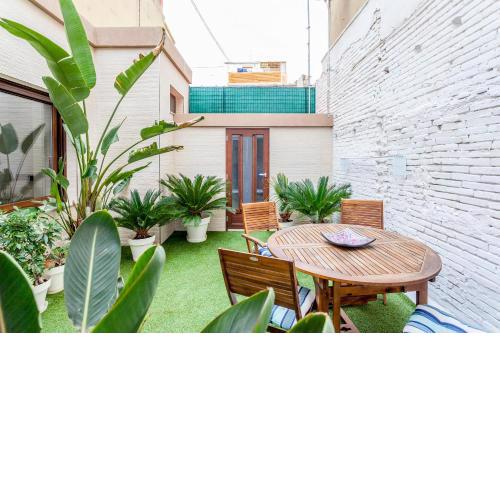 CASA ESPECTACULAR DE DISEÑO CON JARDIN INTERIOR