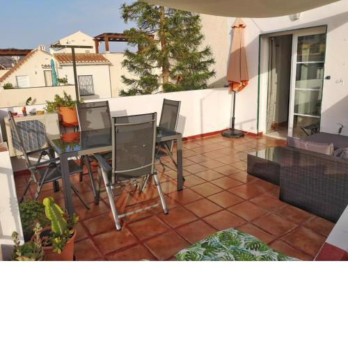 Casa Familia con vistas a las montañas de Nerja
