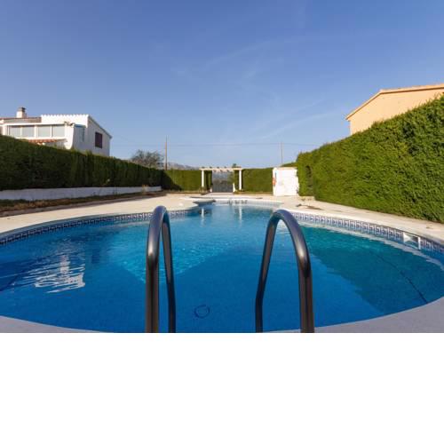 Casa familiar con jardin y piscina_tofiño