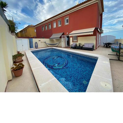 Casa Grande con Piscina Privada y vistas al Mar. 4-8 people.