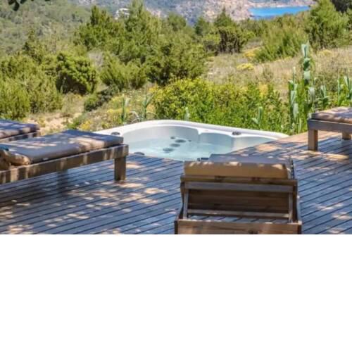 CASA IBICENCA EN CALA D´HORT