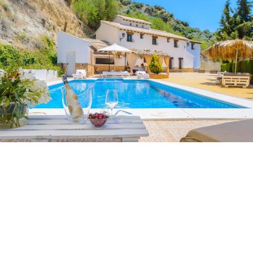 Casa Iratxe Montefrío by Ruralidays