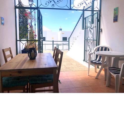 Casa Joe, cosy one bedroom apartment on popular complex with pool