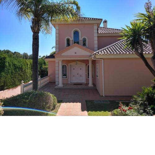 Casa La Familia