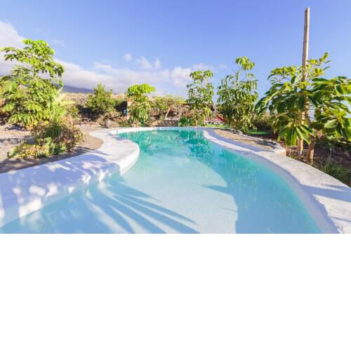 Casa Lily, Ocean view chalet in subtropical garden with shared heated pool and lounge area