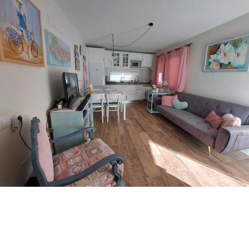 CASA MAESTRO LELO – ACOGEDORA CASA RURAL CANARIA CON PATIOS Y JARDINES DE FLORES