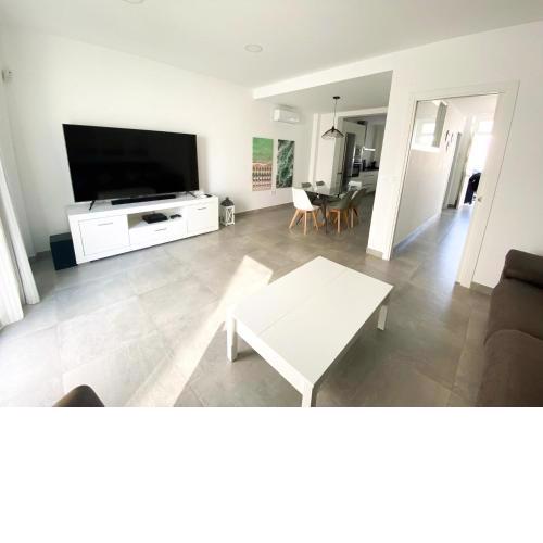 Casa moderna, piscina, playa, TV75, Netflix, PS4