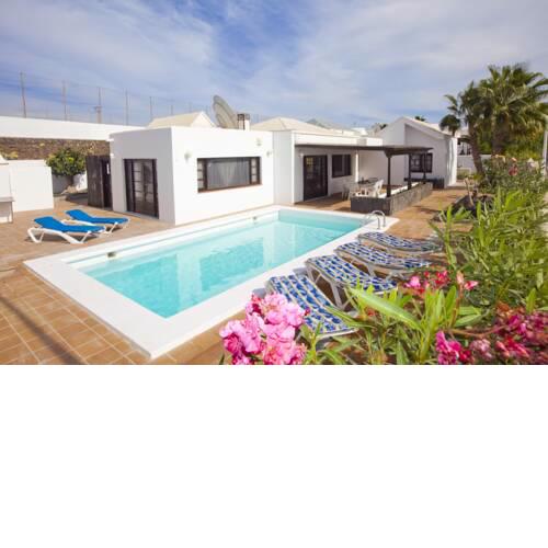 Casa Prieto - 3 Bedroom villa - Heated pool and WiFi - Great for families