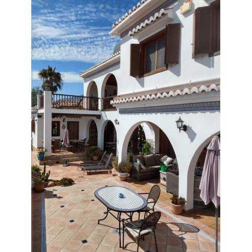 Casa Roble B&B