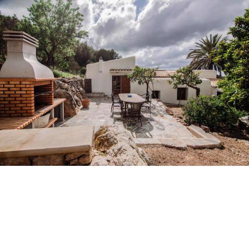 Casa rural Can Rota con jardín y barbacoa.