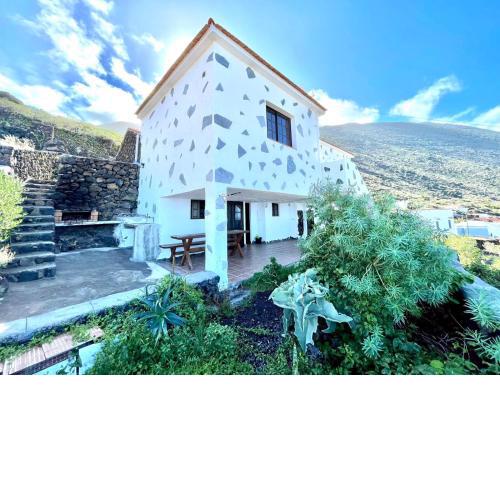 Casa rural con BBQ, Wifi y inolvidable vista a océano, El Hierro