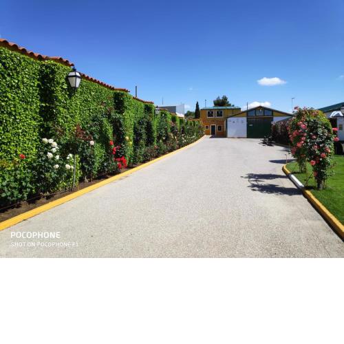 Casa Rural con jardín y cuadras para Caballos