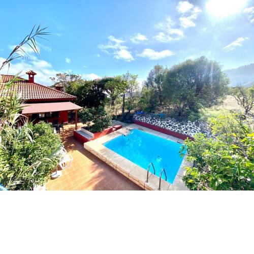 Casa rural con piscina, 3 dormitorios y vistas a la montaña en Valsequillo de Gran Canaria