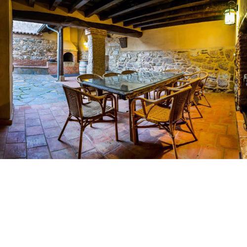 Casa rural con piscina 'El Charcón'