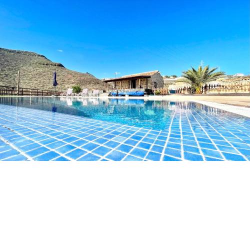 Casa rural con piscina privada, BBQ y estupenda vista a oceano en Tenerife Sur