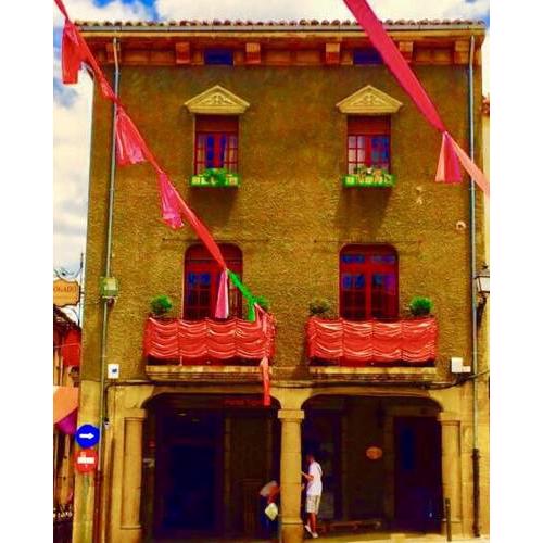 CASA RURAL PIEDRAHÍTA ( ART DÉCO )