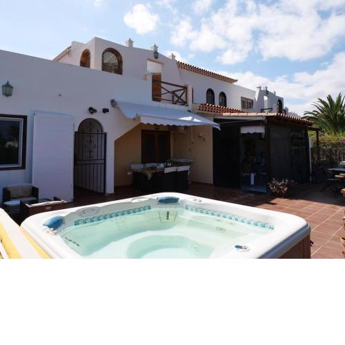 Casa Russ - 5 bedroom villa with jacuzzi