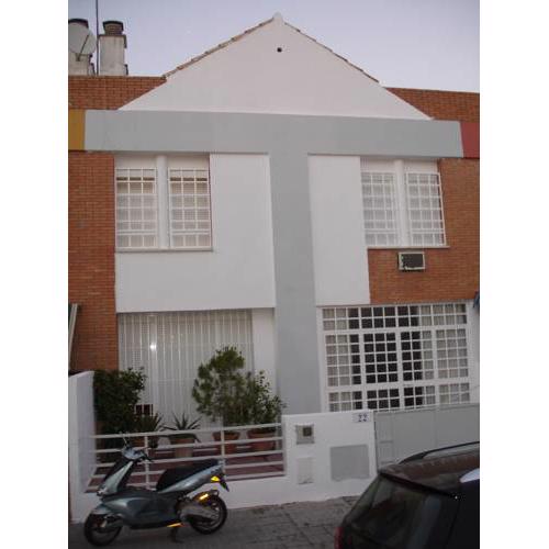 Casa Soleada en Calle Tranquila