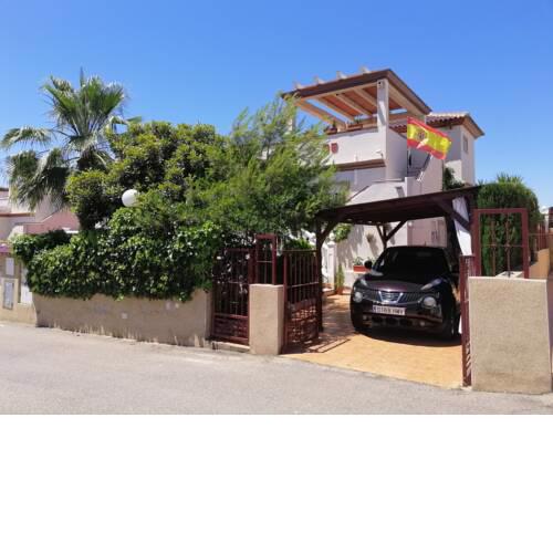 Casa tranquila en la Marina urbanización