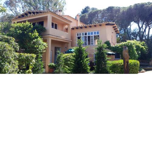 Casa única con jardín a 45 metros de la playa. BE