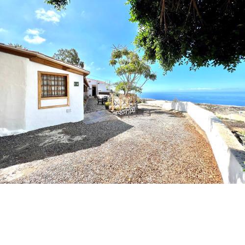 Casa vista al mar,piscina compartida,Wifi y jardin en Guia de Isora