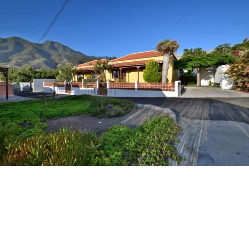 Casas Rurales Tola