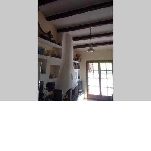 Casita blanca con wifi y piscina cominutaria