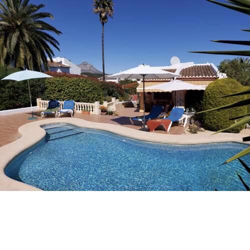 Cassandra - Beautiful Private Villa with Heated Pool included