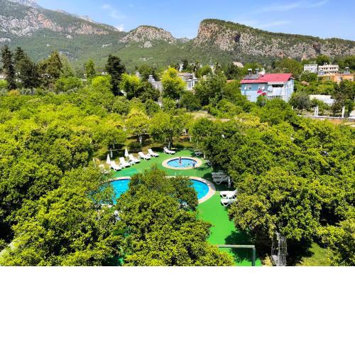CASTLE PARK HOTEL