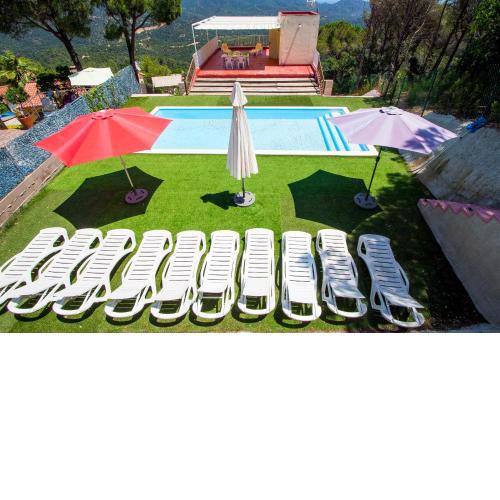 Catalunya Casas: Colorful Villa Mare up to 12 guests, just 3.5 km to the beach!